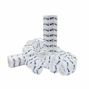 Serpentiner med blå studenterhuer