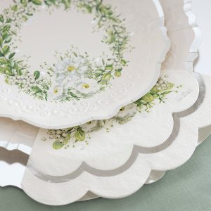 Hvid blomster serviet med sølv kant