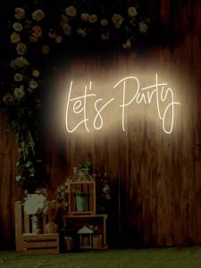 LED neon skilt “Let’s party”