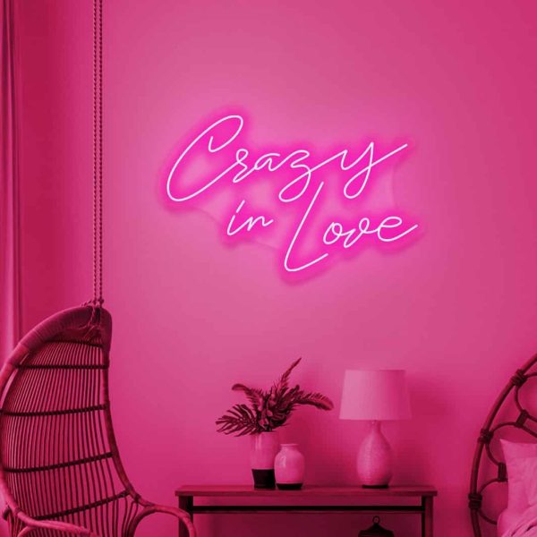 LED neon skilt “Crazy in love”