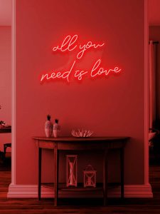 LED neon skilt “All you need is love”