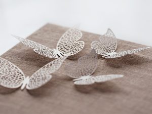 Hvid dekorations sommerfugl i papir