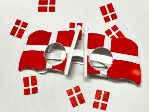 Hvid brille m/dansk flag