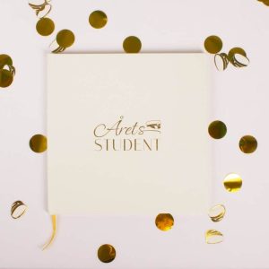 Hvid "Årets Student" gæstebog