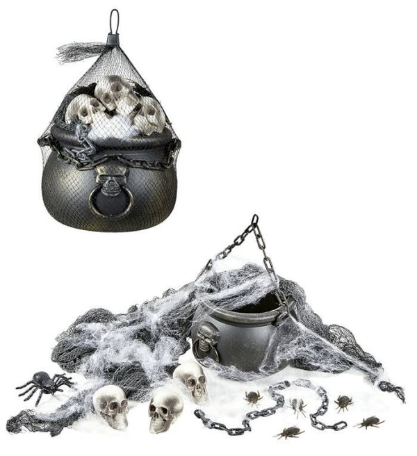 Heksekedel med uhyggelig pynt
