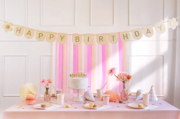 Nude guirlande banner “happy birthday” m/ guld snor Nude guirlande banner “happy birthday” m/ guld snor
