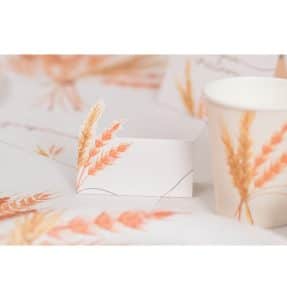 Hvid bordkort med fersken kornblomst