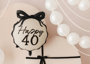 Creme/hvid “happy 40” folie ballon