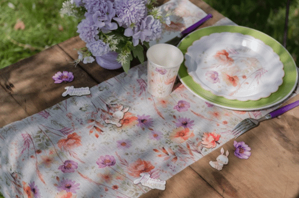 Hvid stof bordløber m/blomster