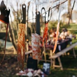 Guirlande m/blodigt værktøj