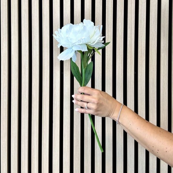 Kunstig hvid pæon blomst