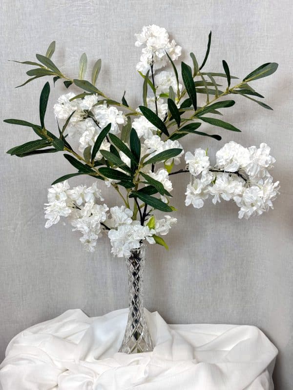 Kunstig hvid blooming cherry blomst