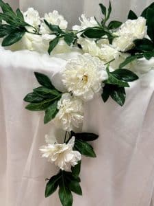 Blad ranke m/kunstig hvid pæon Blad ranke m/kunstig hvid pæon