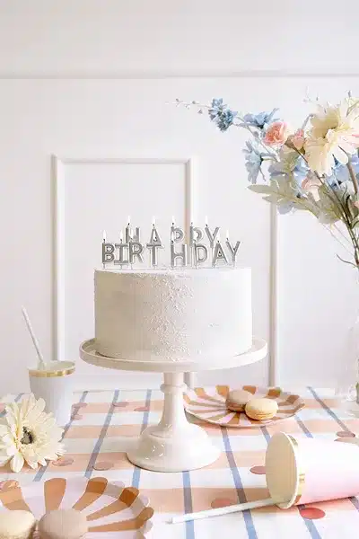 Sølv kage lys “happy birthday” Sølv kage lys “happy birthday”