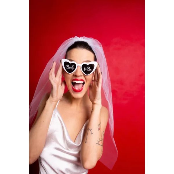 Hvid hjerteformet “Bride to Be” brille