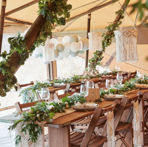 Kunstig blomster ranke m/hvide brudeslør