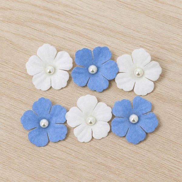 Lyseblå/hvid papirblomst m/klæb på bagsiden Lyseblå/hvid papirblomst m/klæb på bagsiden